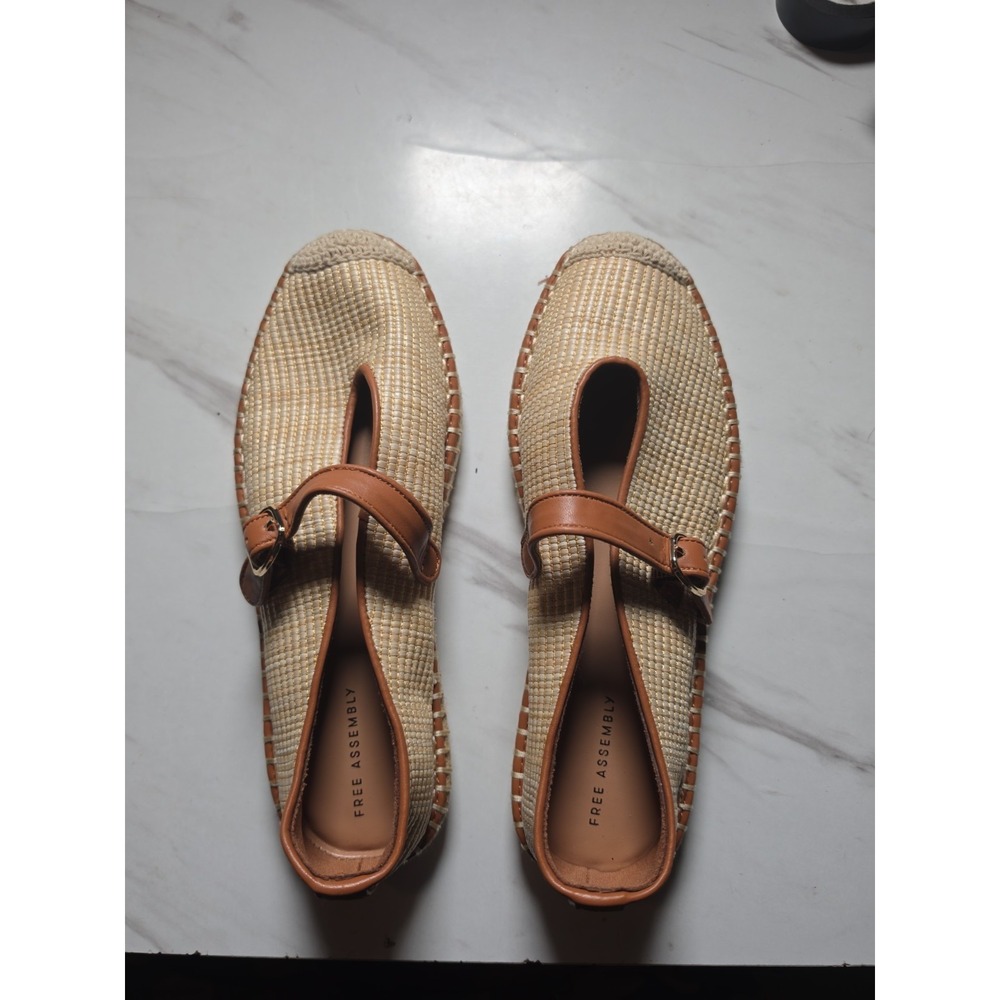 Free Assembly Women's Flats Beige Brown Buckle Strap Adjustable Size 6